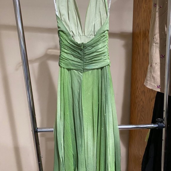 Beautiful green gress - Picture 3 of 4